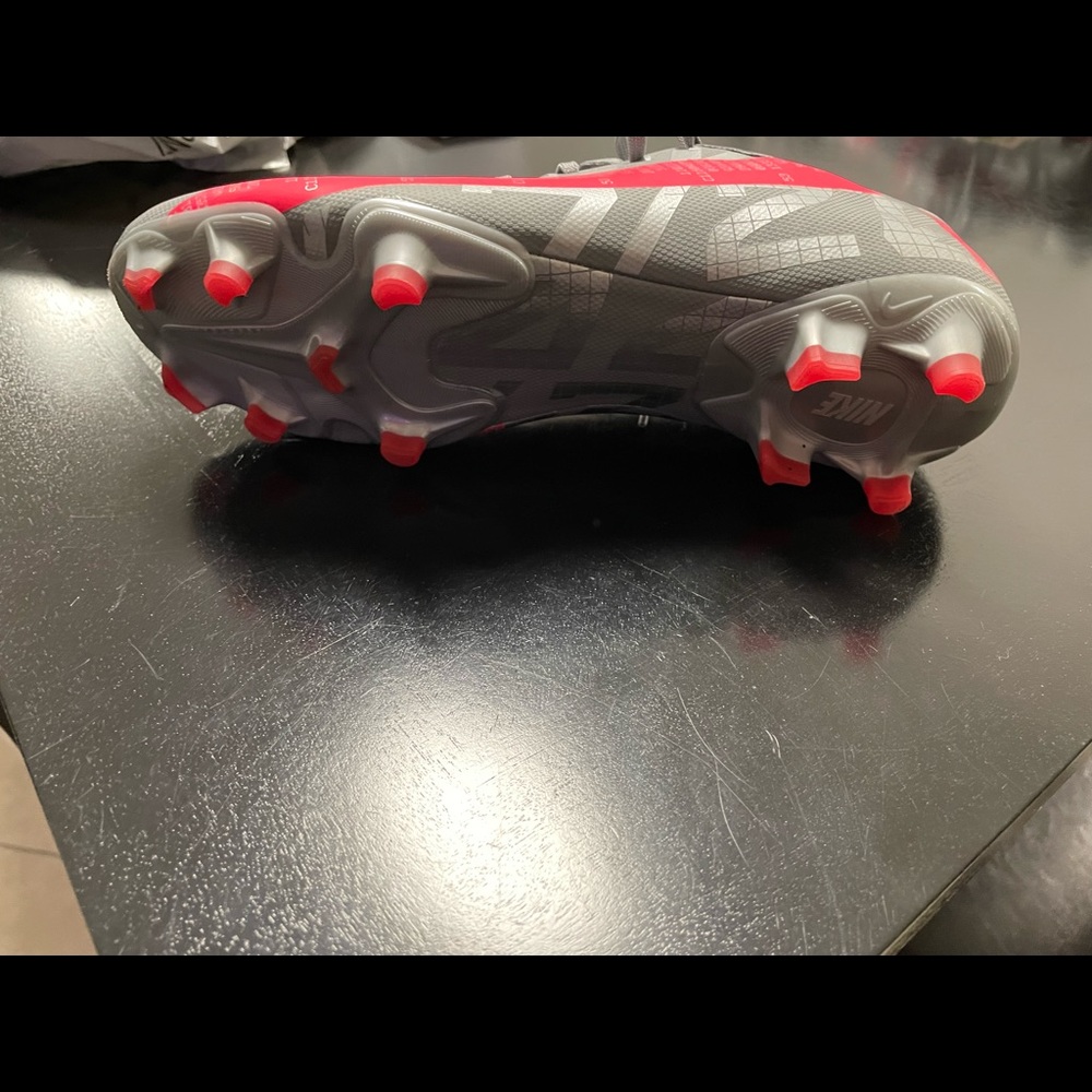 Nike soccer cleats 7.5